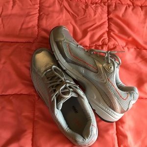 Womens 12W Ryka Sneakers